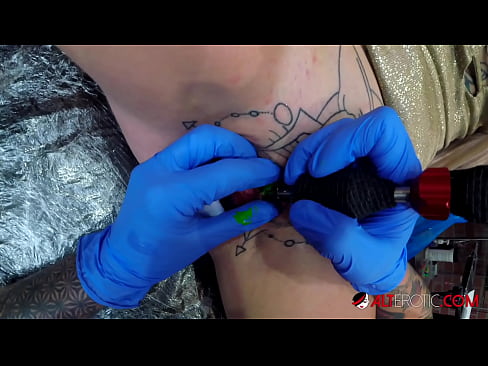 ❤️ Extremadamente tatuado hottie Sully Savage consiguió un tatuaje en su clítoris ❌ Porno bonito en es.raceporn.ru ❌️❤️❤️❤️❤️❤️❤️❤️